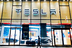 Автопилот для Tesla снова подорожал