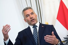 Канцлер Австрии назвал нецелесообразным введение новых санкций против России