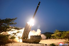 Северная Корея запустила ракету в сторону Японского моря