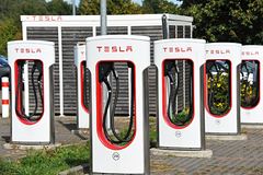 Зарядные станции Tesla оказались вне закона